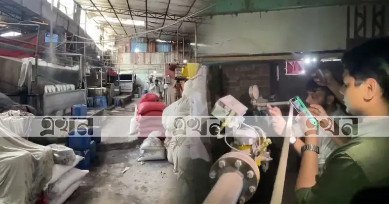 নারায়ণগঞ্জে ডায়িং কারখানায় তিতাসের অভিযান